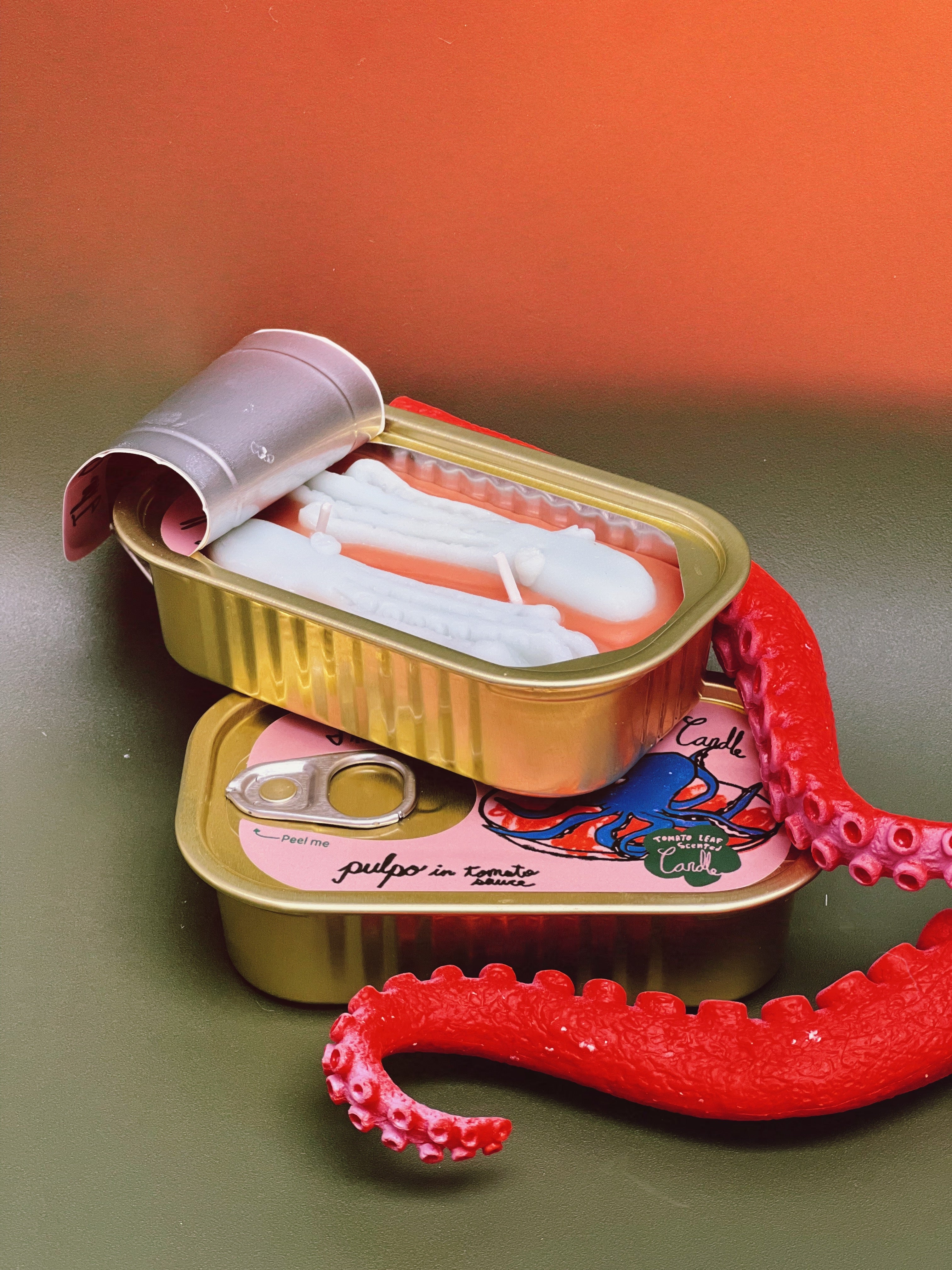 Tinned Fish Candle - Pulpo in Tomato Sauce - Thumbnail 3