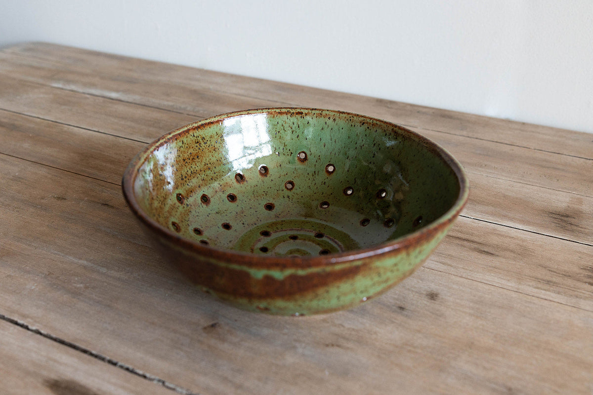 Berry Bowl - Knife Shift