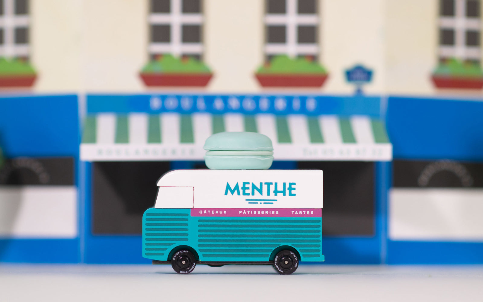 Menthe Macaron Van - Knife Shift