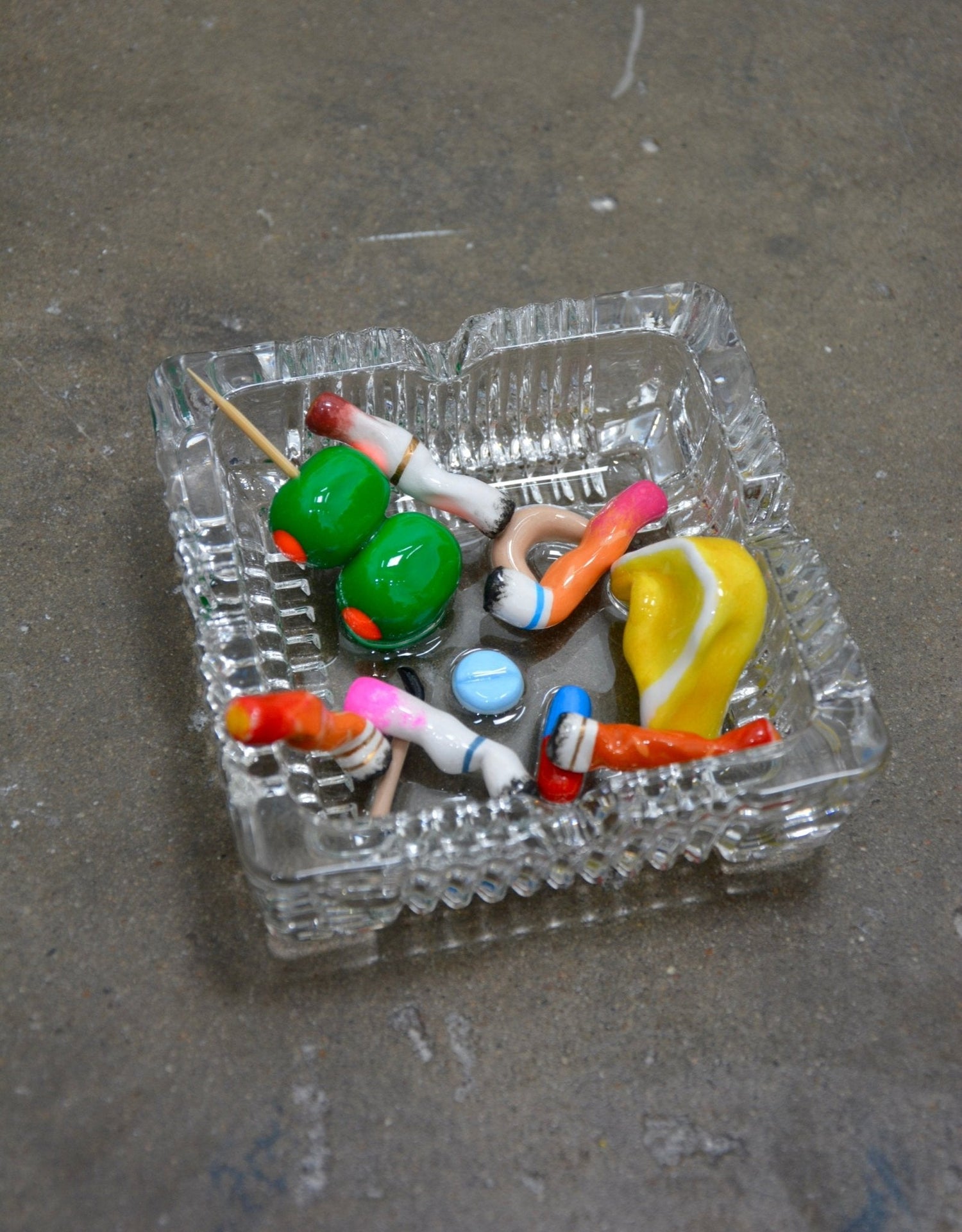 BAR SCENE ASHTRAY - Knife Shift