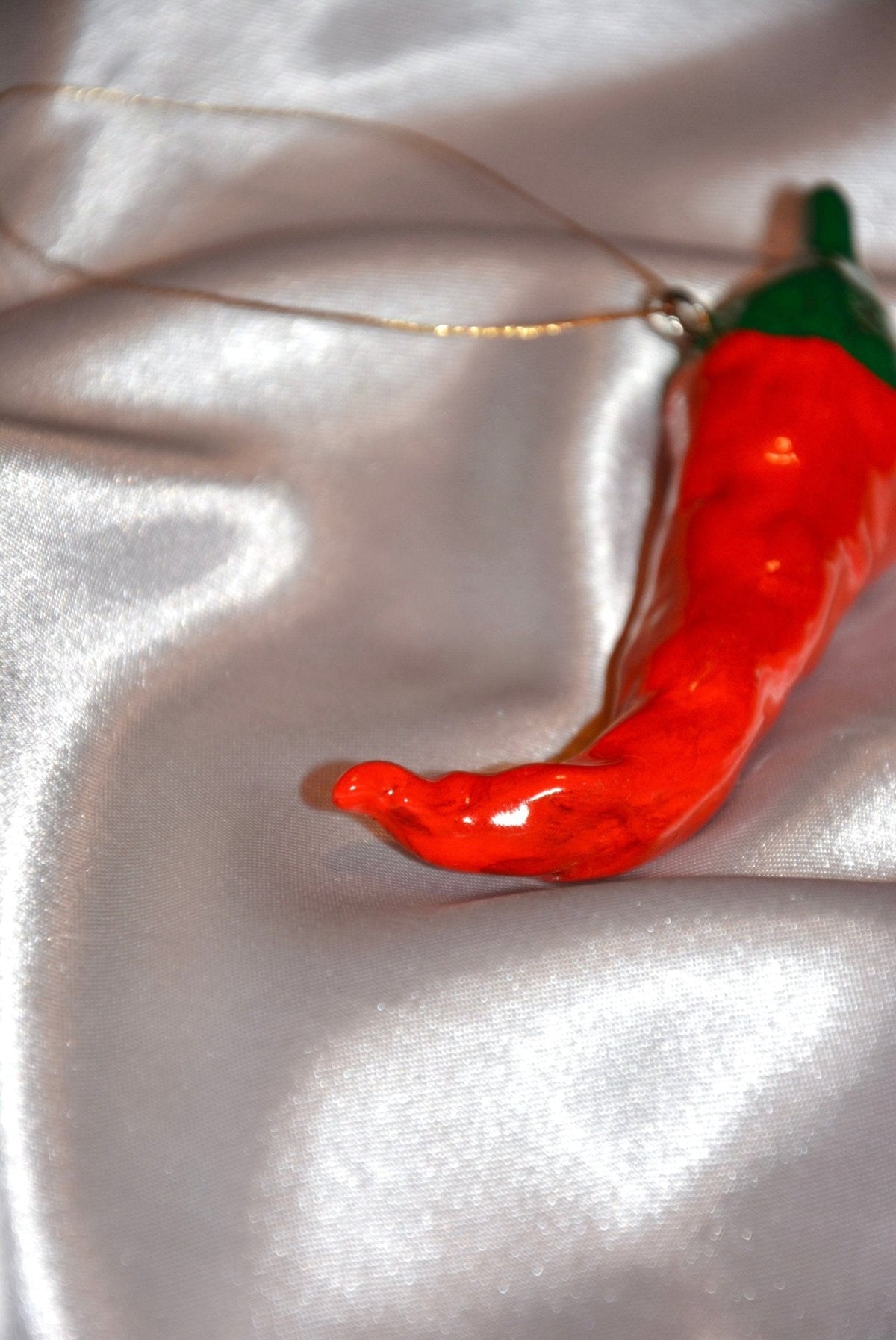 CERAMIC CHILI PEPPER ORNAMENT - Knife Shift