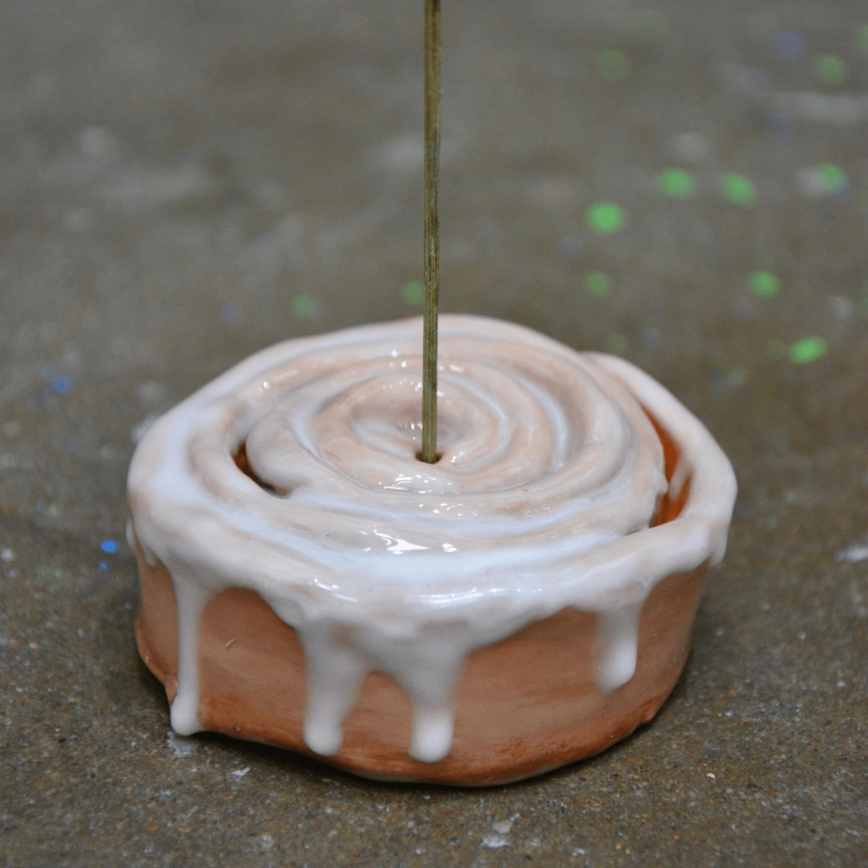 CERAMIC CINNAMON BUN INCENSE HOLDER - Knife Shift