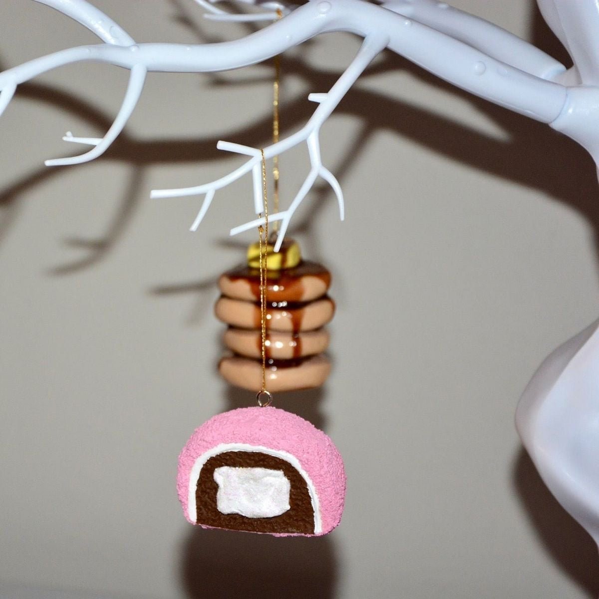 CERAMIC SNOBALL ORNAMENT - Knife Shift