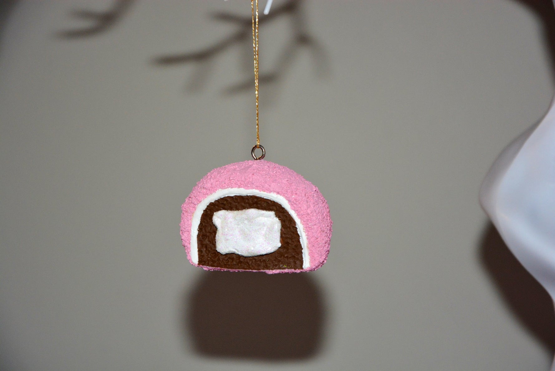 CERAMIC SNOBALL ORNAMENT - Knife Shift
