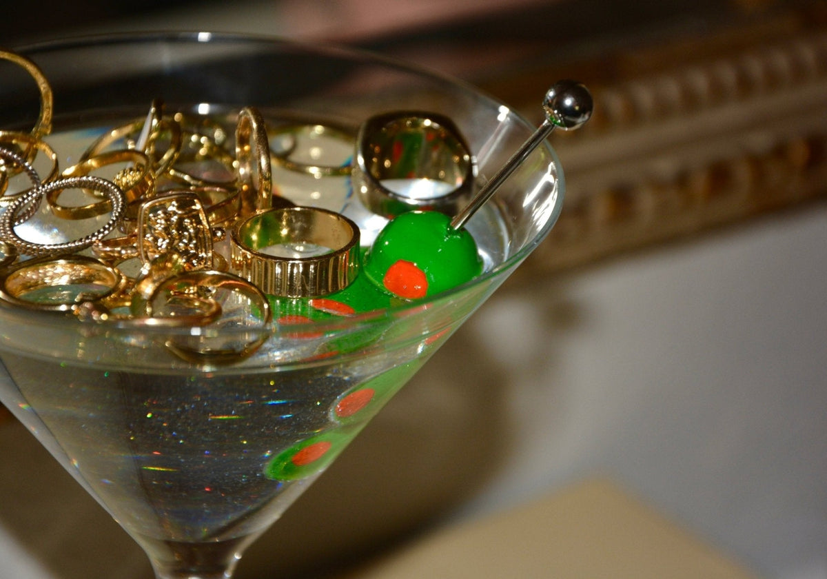 FAUX DIRTY MARTINI DECOR - Knife Shift