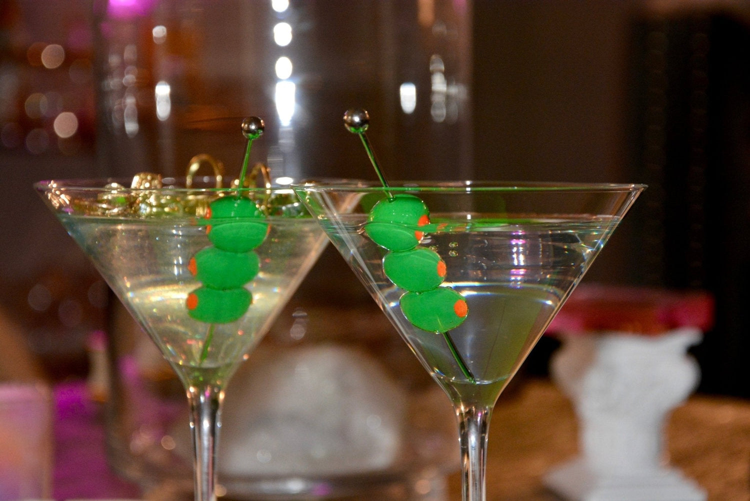FAUX DIRTY MARTINI DECOR - Knife Shift