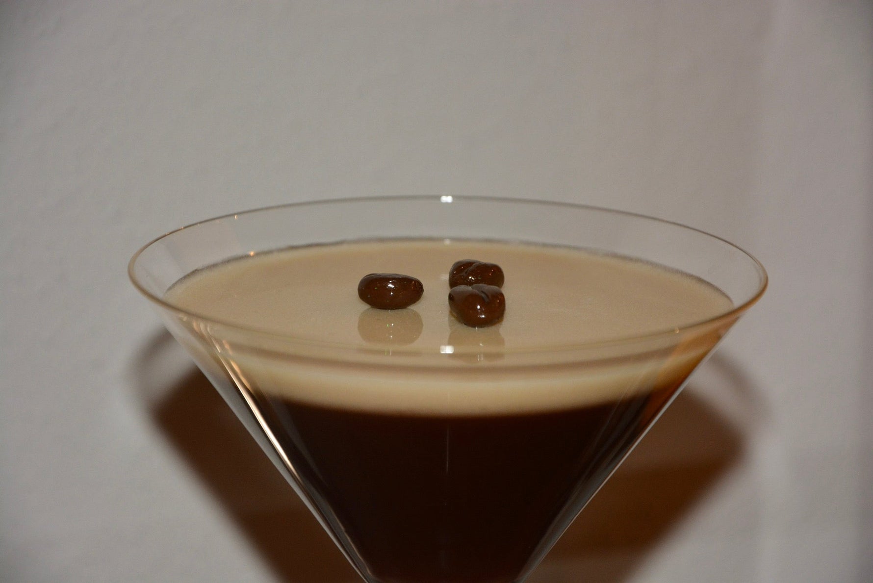 FAUX ESPRESSO MARTINI DECOR - Knife Shift