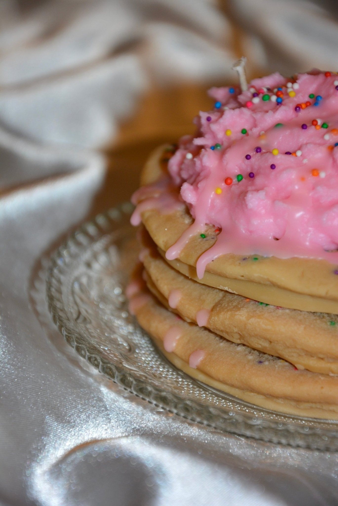 FUNFETTI STRAWBERRY MILK PANCAKE CANDLE - Knife Shift