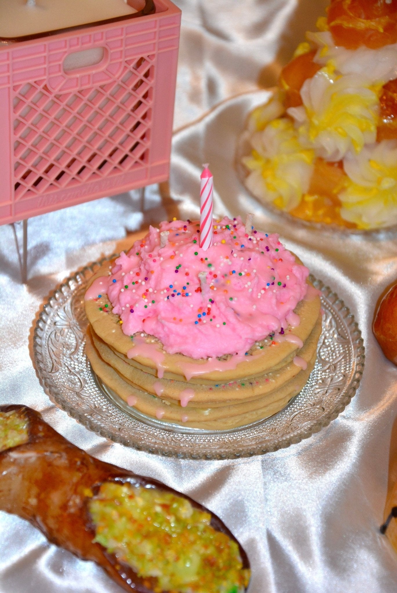 FUNFETTI STRAWBERRY MILK PANCAKE CANDLE - Knife Shift