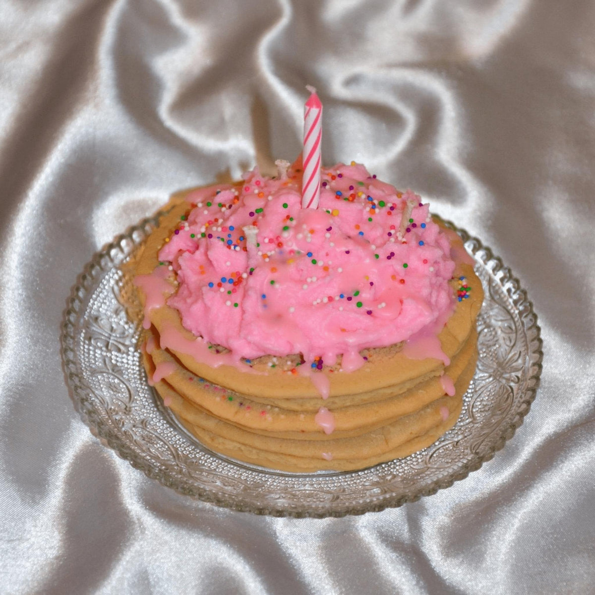 FUNFETTI STRAWBERRY MILK PANCAKE CANDLE - Knife Shift