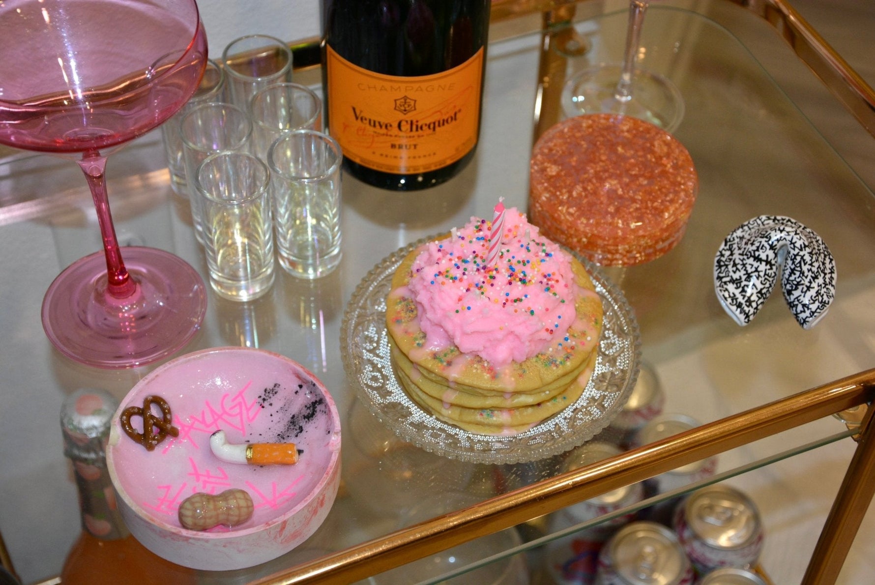 FUNFETTI STRAWBERRY MILK PANCAKE CANDLE - Knife Shift
