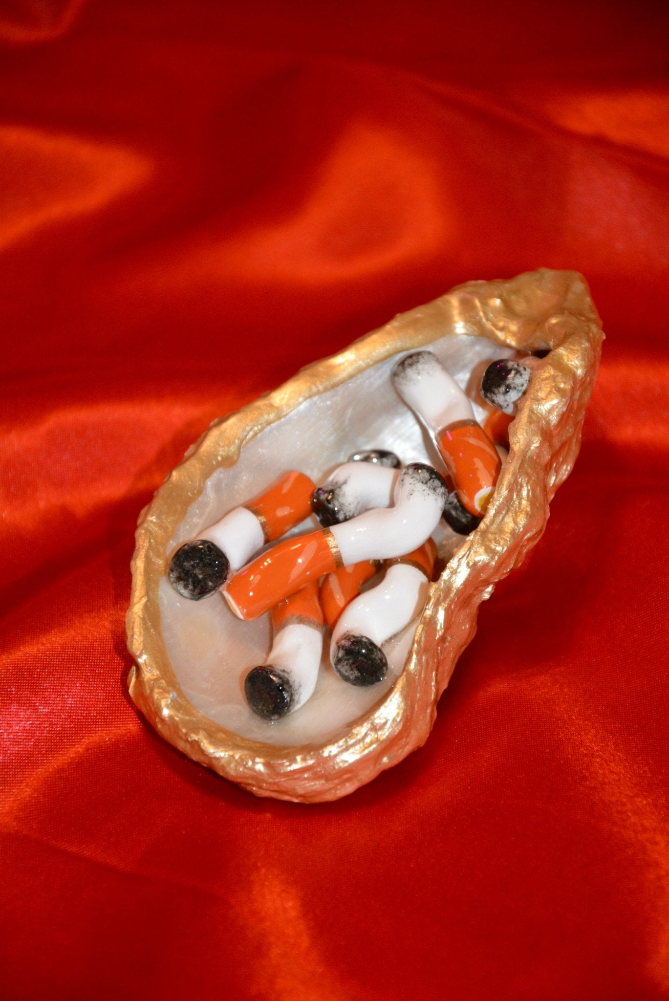 OYSTER SHELL CIGARETTE SCULPTURE - Knife Shift