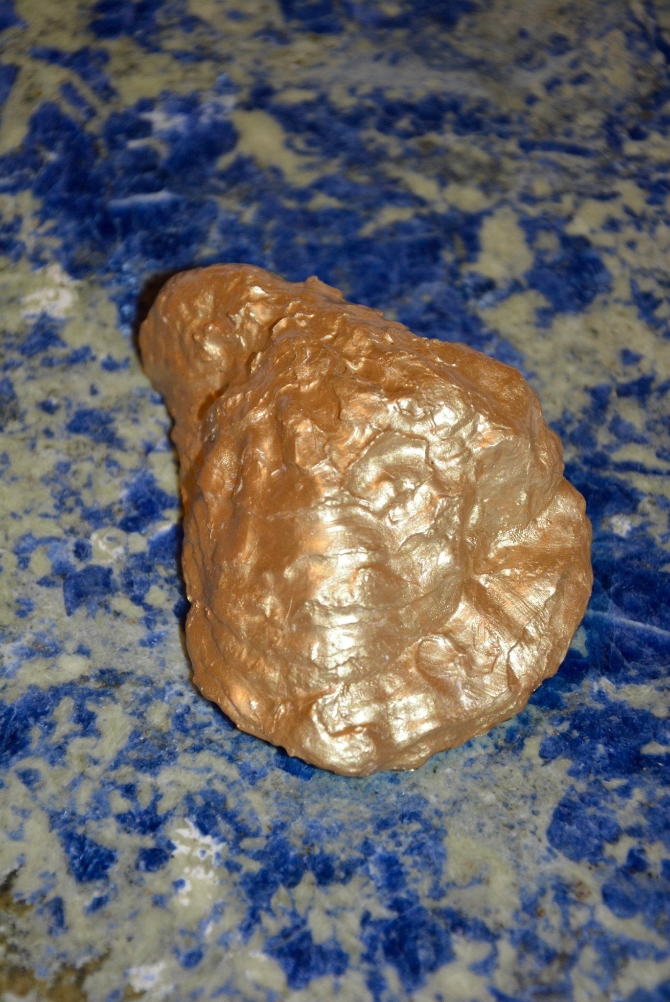 OYSTER SHELL CIGARETTE SCULPTURE - Knife Shift