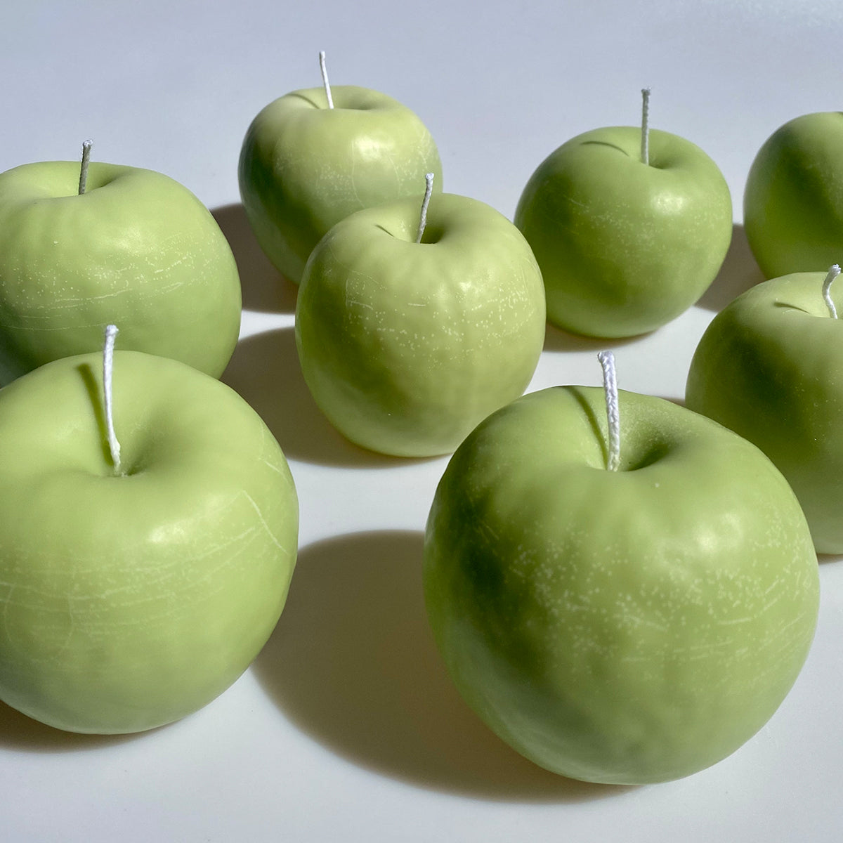 Apple Candle - Knife Shift