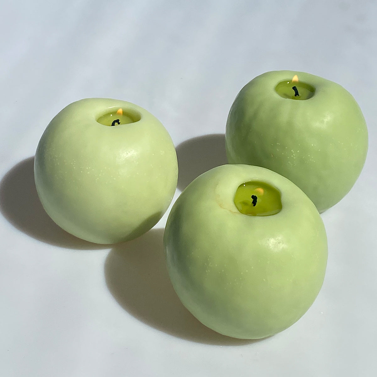 Apple Candle - Knife Shift